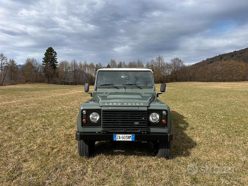 Usata Land Rover Defender 122 CV (89 kW) 2010 Cabrio