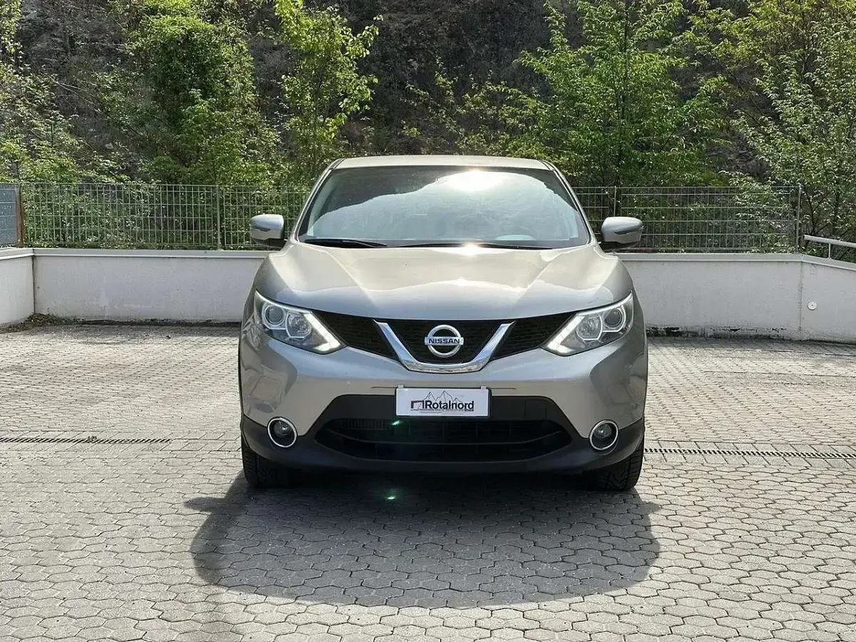 Gebraucht Nissan Qashqai 110 PS (80 kW) 2015 Silber SUV