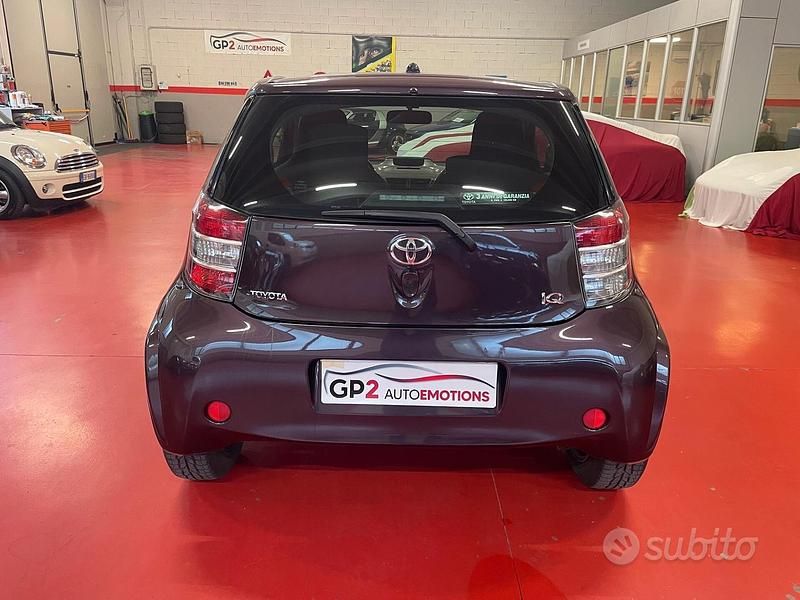 Begagnad Toyota iQ 68 HK (50 kW) 2009 Lila Halvkombi