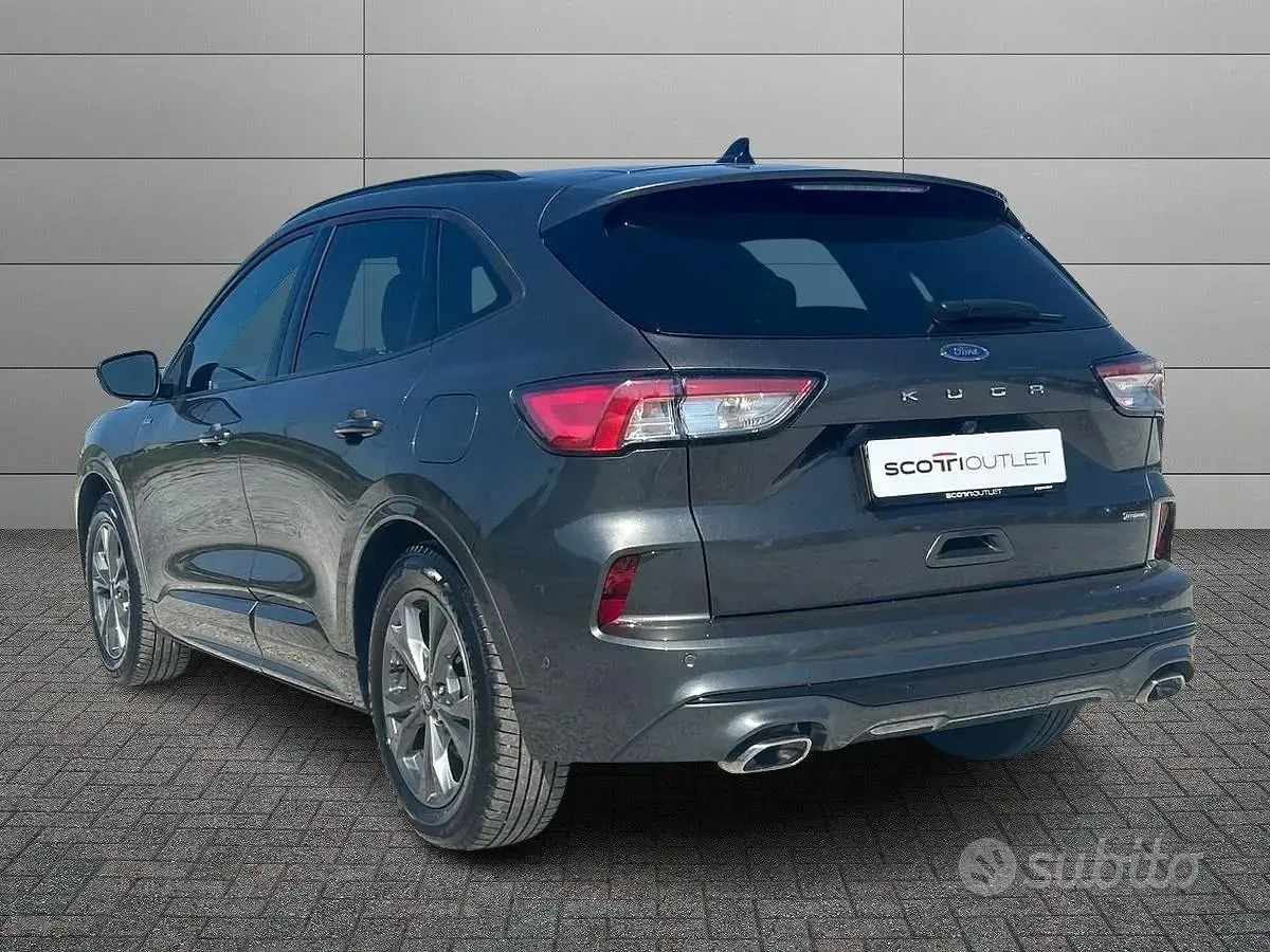 Usata Ford Kuga ST-Line 152 CV (111 kW) 2023 Grigio SUV