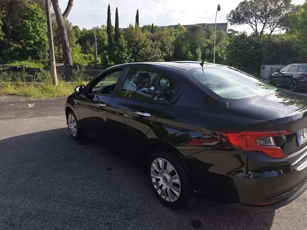 Käytetty Fiat Tipo Lounge 120 HP (88 kW) 2017 Musta Sedan