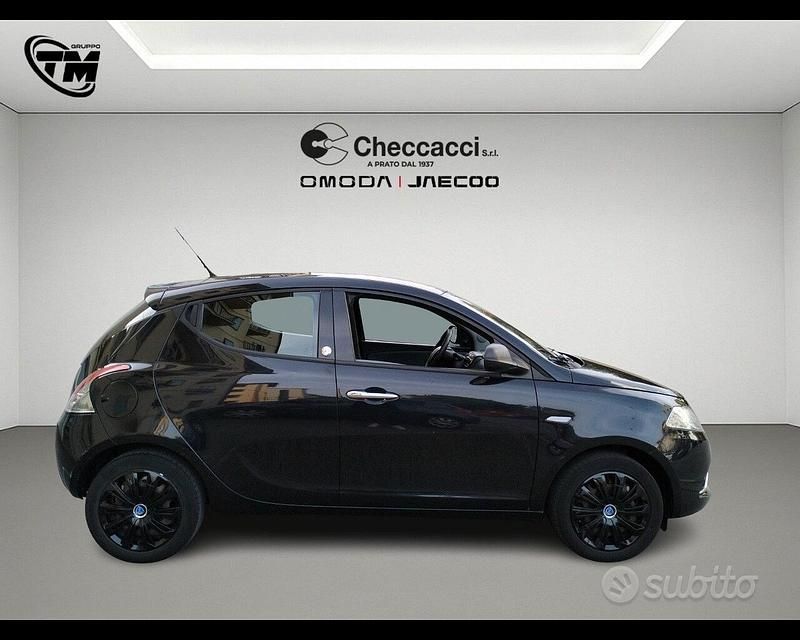 Usata Lancia Ypsilon Platinum 69 CV (50 kW) 2016 Nero Utilitaria