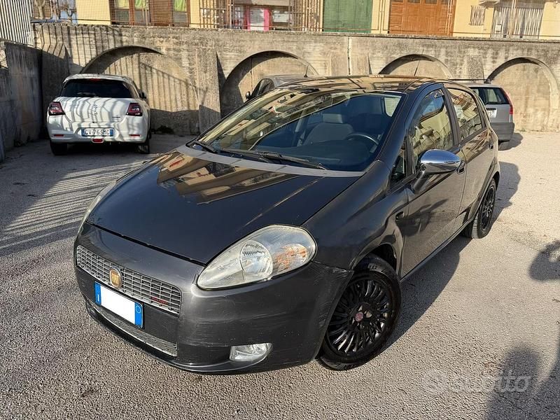 Usata Fiat Grande Punto 75 CV (55 kW) 2008 Grigio Utilitaria