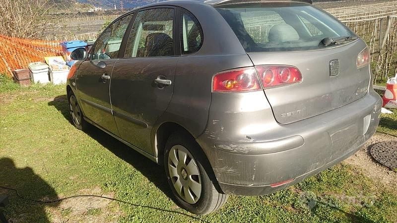 Usata Seat Ibiza 101 CV (74 kW) 2004 Grigio Utilitaria