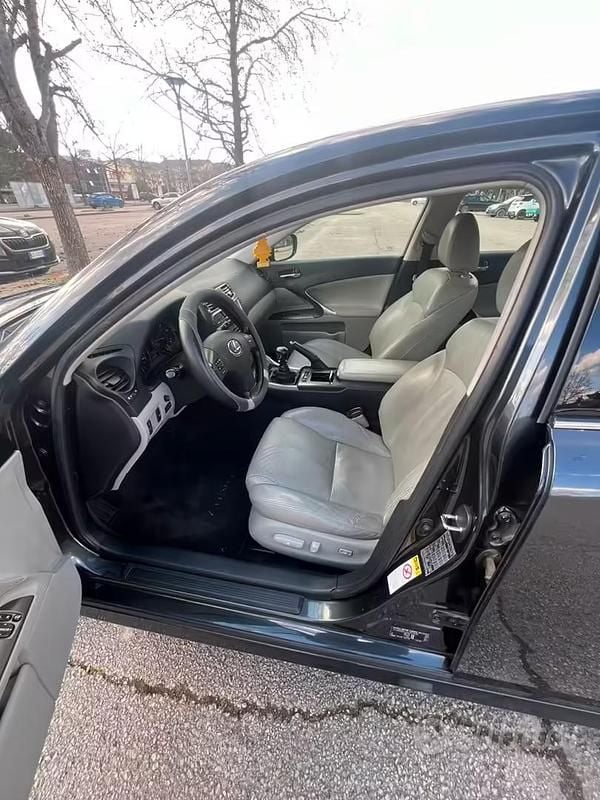 Usata Lexus IS220d Luxury Line 177 CV (130 kW) 2006 Berlina