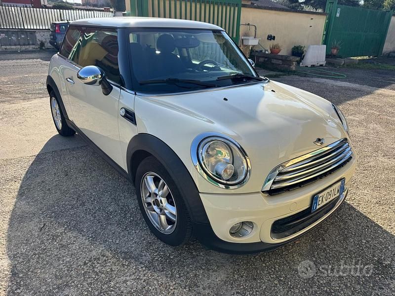 Usata Mini Cooper D 89 CV (65 kW) 2012 Beige Utilitaria