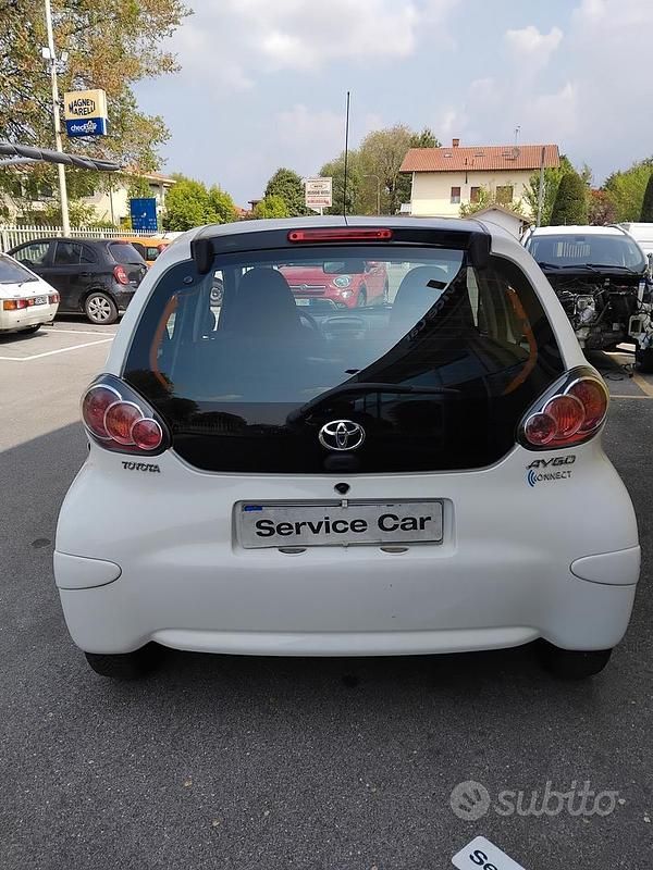 Usata Toyota Aygo Connect Style 68 CV (50 kW) 2013 Bianco Utilitaria
