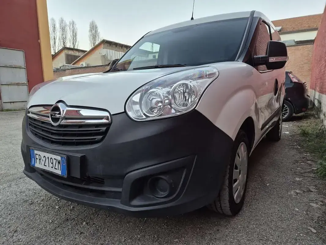 Usata Opel Combo 120 CV (88 kW) 2018 Bianco Monovolume
