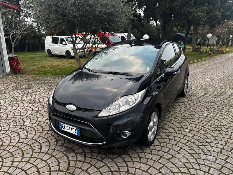 Usata Ford Fiesta Titanium 95 CV (69 kW) 2010 Nero Berlina
