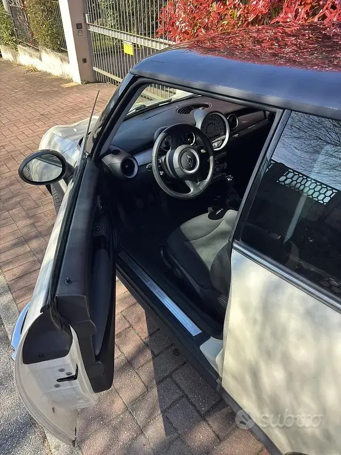 Usata Mini ONE 75 CV (55 kW) 2010 Utilitaria