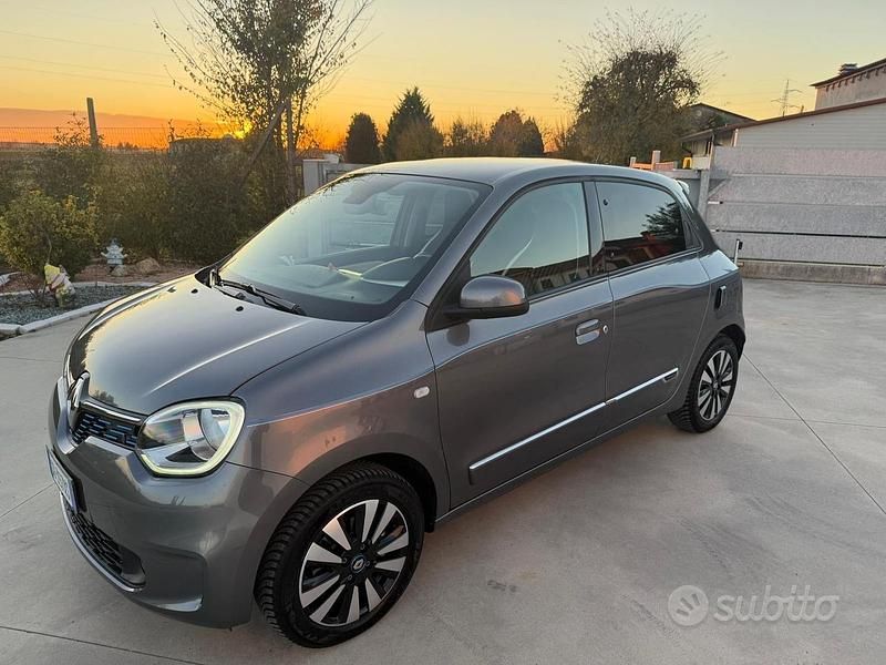 Grigio Usata 2021 Renault Twingo Intens Due volumi | 9990 € (Buon prezzo) - Immagine 1/4
