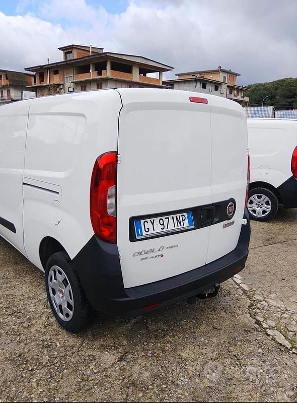 Begagnad Fiat Doblò 95 HK (69 kW) 2017 Vit Minibuss