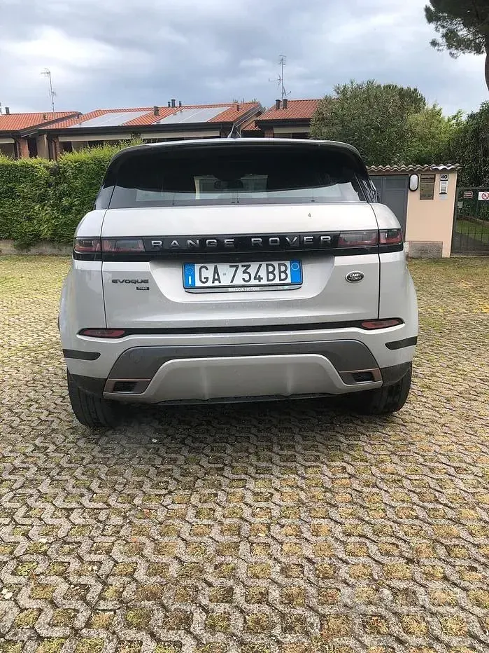 Usata Land Rover Range Rover evoque R-Dynamic 150 CV (110 kW) 2020 Argento SUV