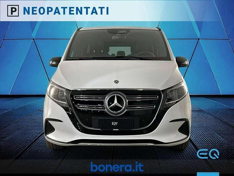 Nuova Mercedes EQV300 150 kW (204 CV) 2025 Bianco rock cristal Monovolume