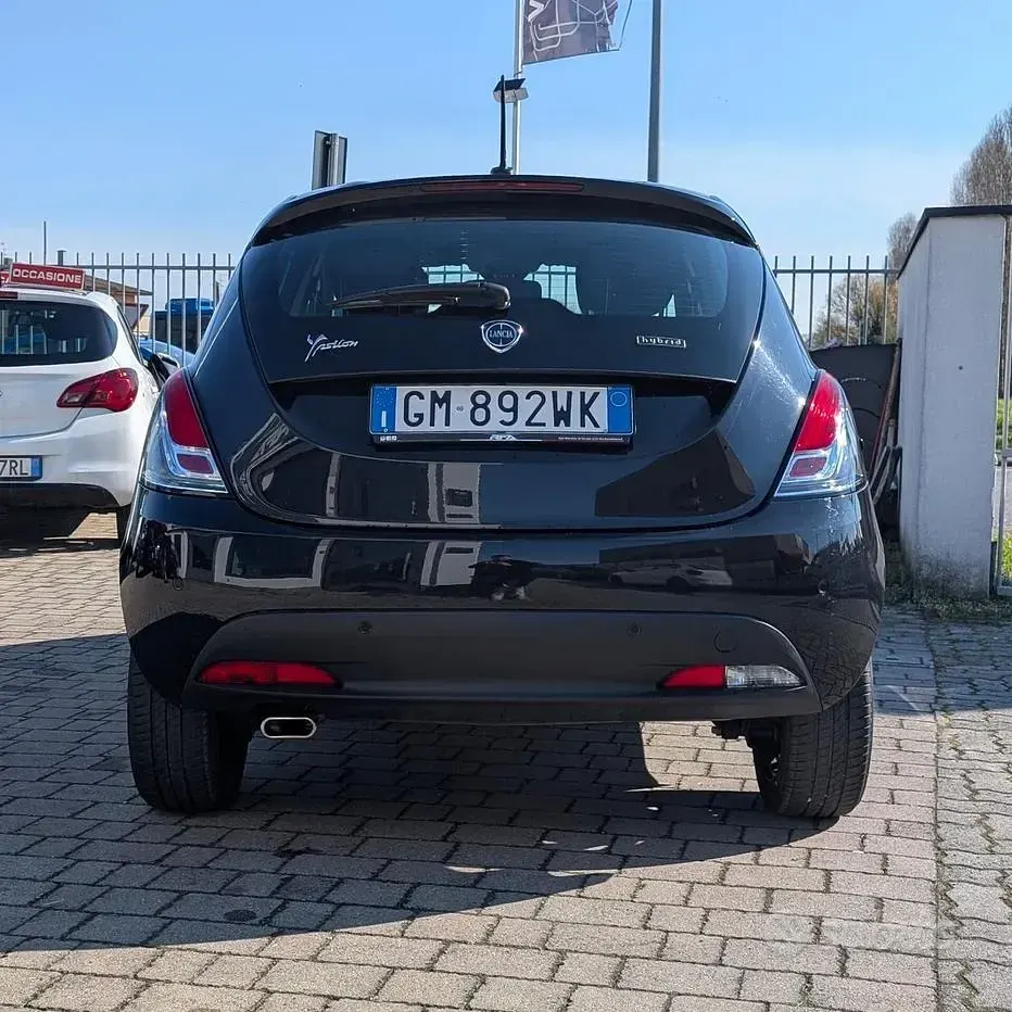 Usata Lancia Ypsilon Gold 69 CV (50 kW) 2026 Nero Utilitaria