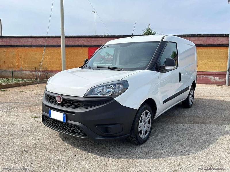 Bianco Usata 2021 Fiat Doblò Lounge Monovolume | 11.900 € (Buon prezzo) - Immagine 1/4