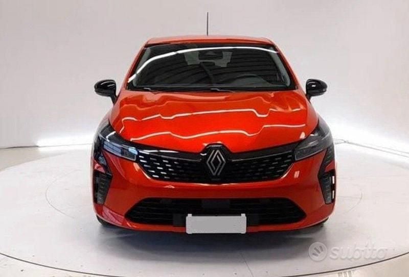 Usata Renault Clio V Techno 101 CV (74 kW) 2024 Orange metallizzato Berlina