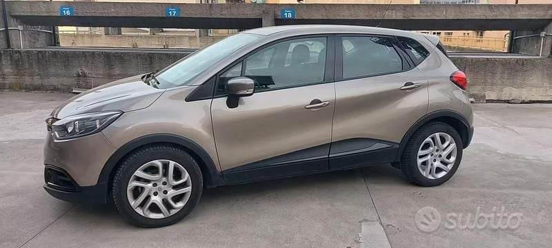 Usata Renault Captur 120 CV (88 kW) 2014 Grigio SUV
