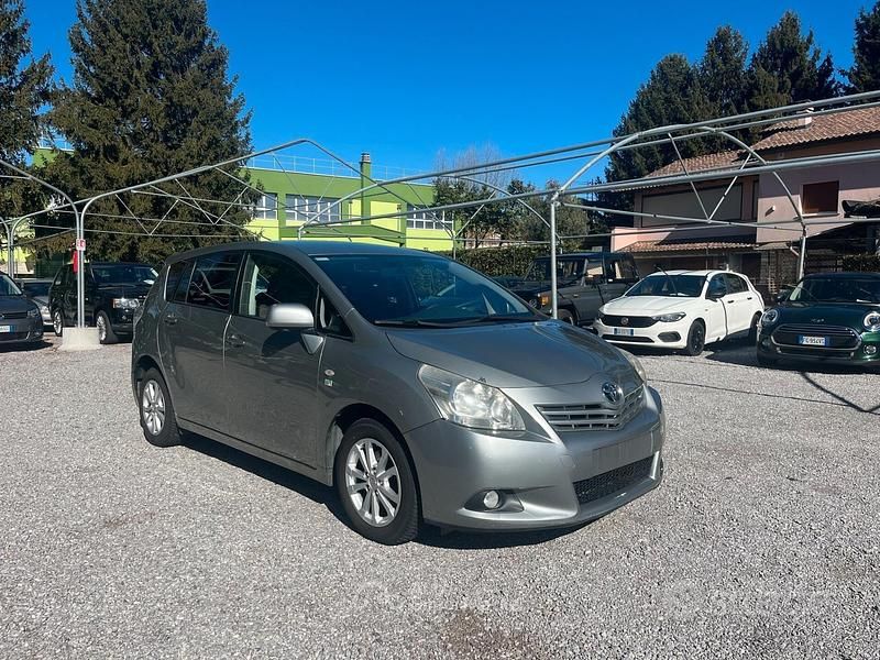 Usata Toyota Verso Active 132 CV (97 kW) 2013 Argento Monovolume