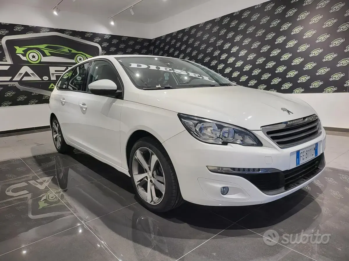Usado Peugeot 308 100 CV (73 kW) 2016 Blanco Familiar