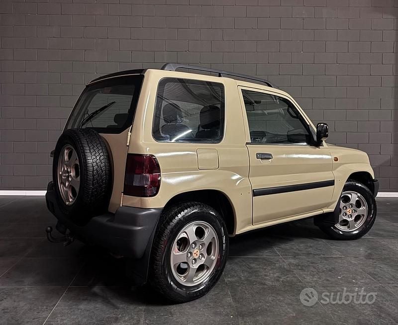 Usata Mitsubishi Pajero 120 CV (88 kW) 2000 Marrone SUV