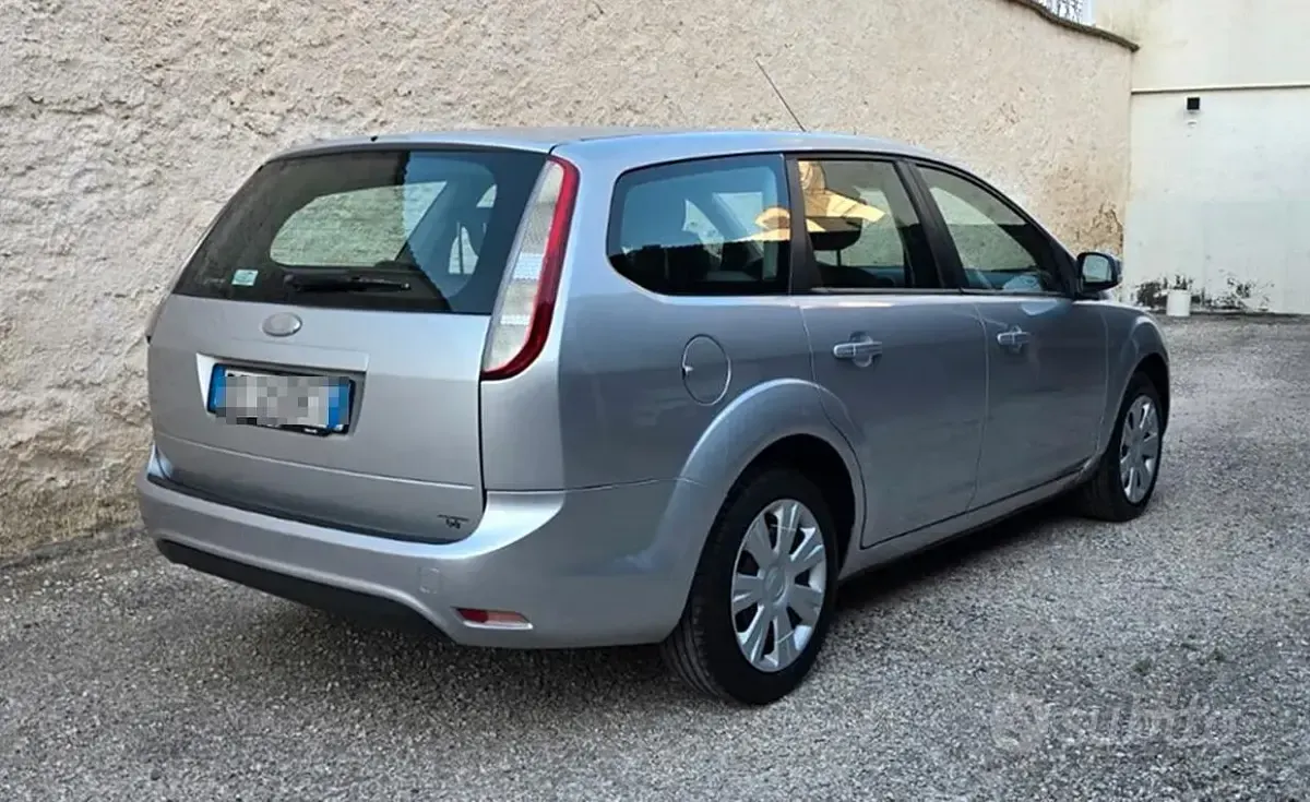 Usata Ford Focus 109 CV (80 kW) 2008 Grigio Station wagon