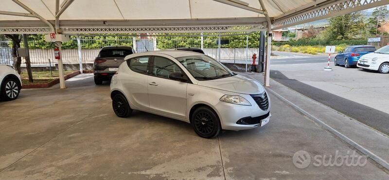 Usata Lancia Ypsilon S 95 CV (69 kW) 2015 Argento Utilitaria