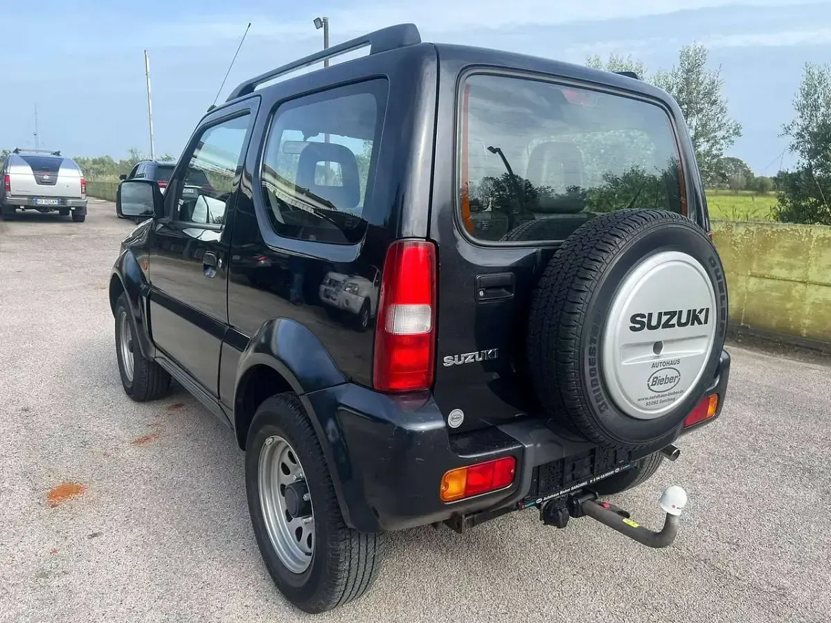 Second-hand Suzuki Jimny 86 CP (63 kW) 2010 Negru SUV