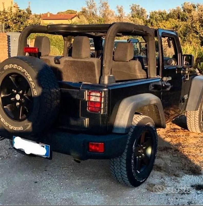 Używany Jeep Wrangler 200 KM (147 kW) 2011 Czarny SUV