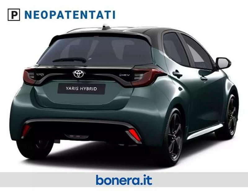 Nuova Toyota Yaris Hybrid Premium 131 CV (96 kW) 2026 Forest green & black Berlina