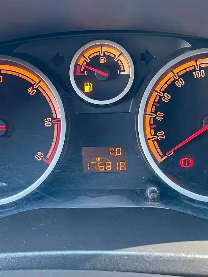 Usata Opel Corsa 95 CV (69 kW) 2010 Utilitaria