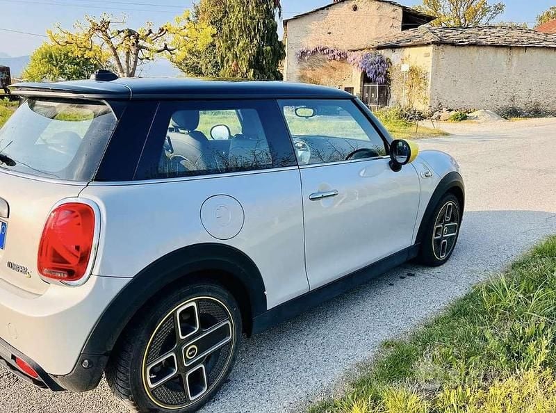 Usata Mini Cooper SE 75 kW (102 CV) 2020 Utilitaria