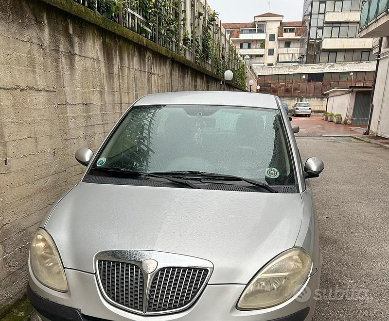 Usata Lancia Ypsilon 75 CV (55 kW) 2006 Grigio Utilitaria