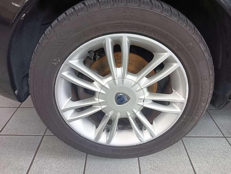 Usata Lancia Ypsilon 60 CV (44 kW) 2011 Nero Utilitaria