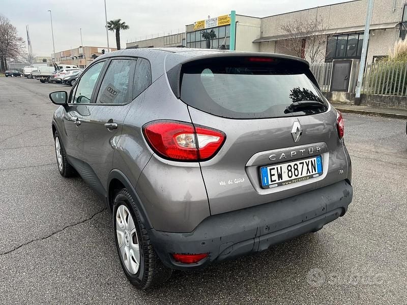 Usata Renault Captur 120 CV (88 kW) 2014 Grigio SUV