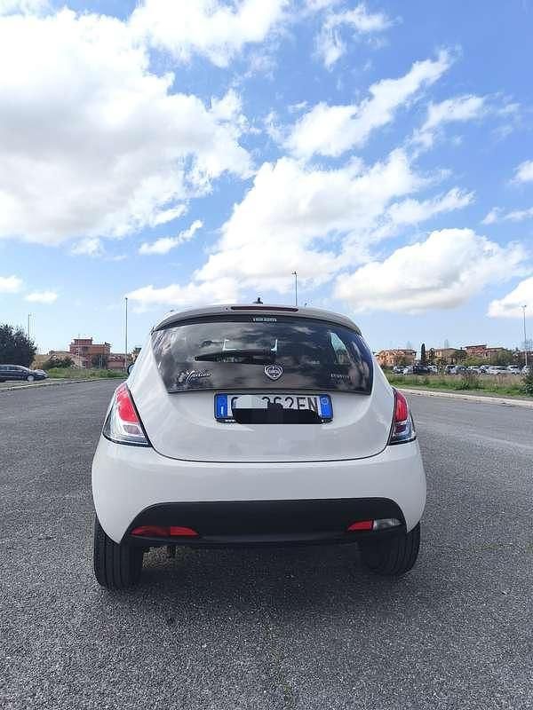 Usata Lancia Ypsilon Silver 69 CV (50 kW) 2021 Utilitaria