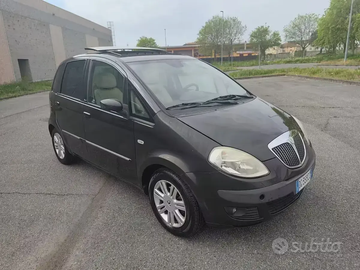 Usata Lancia Musa 95 CV (69 kW) 2007 Marrone Monovolume