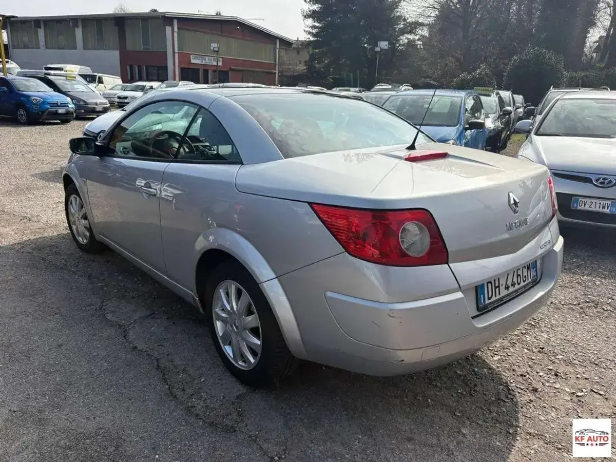 Usata Renault Mégane Cabriolet Dynamique 112 CV (82 kW) 2007 Argento Cabrio