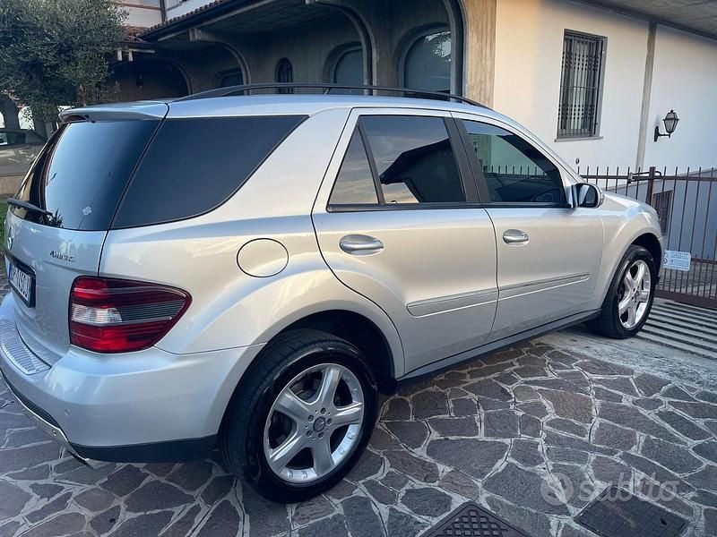 Usata Mercedes ML320 224 CV (164 kW) 2008 Grigio SUV