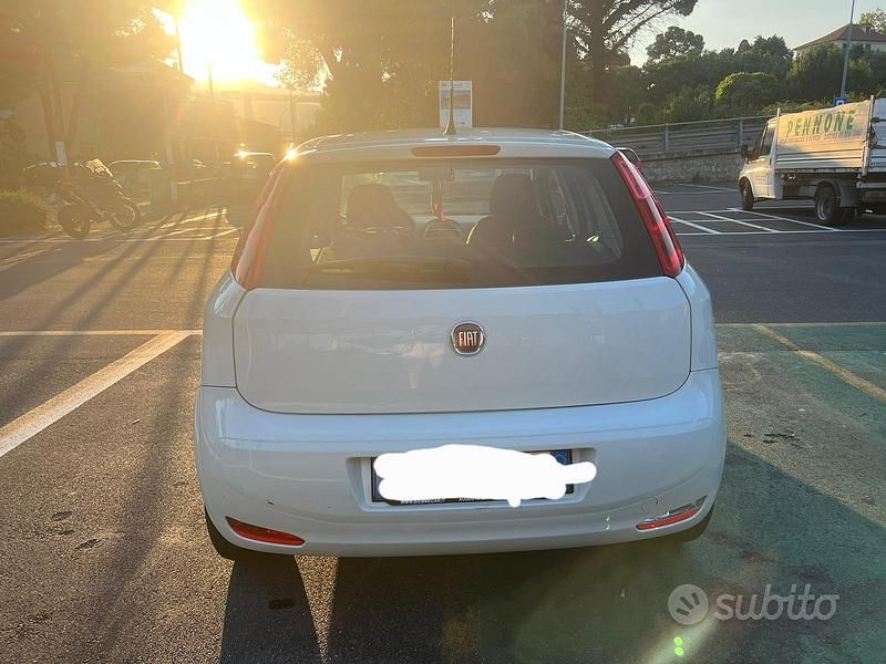 Usata Fiat Punto Street 95 CV (69 kW) 2018 Bianco Utilitaria