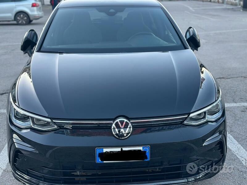 Usata 2022 VW Golf VIII Tre volumi | 25.000 € (Buon prezzo) - Immagine 1/3