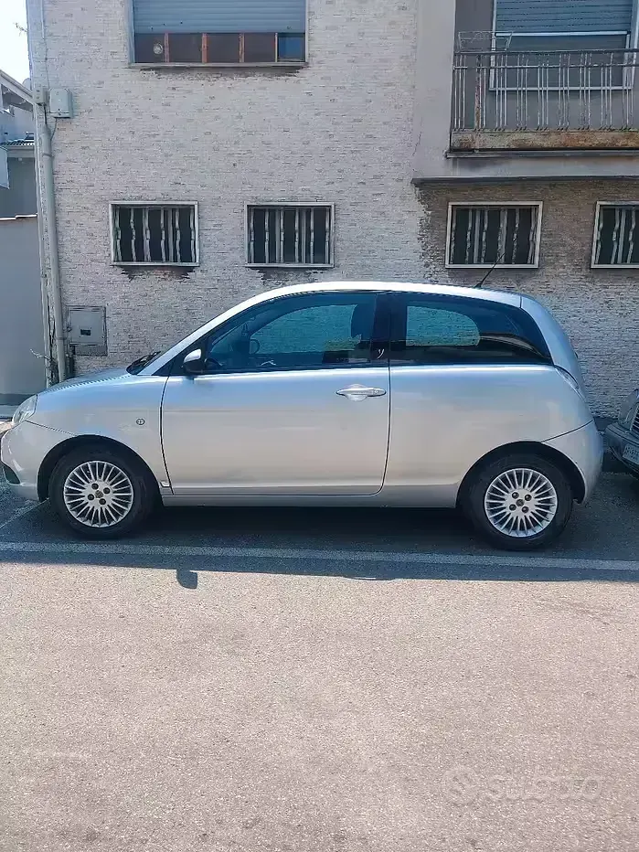 Usata Lancia Ypsilon 60 CV (44 kW) 2008 Grigio Utilitaria