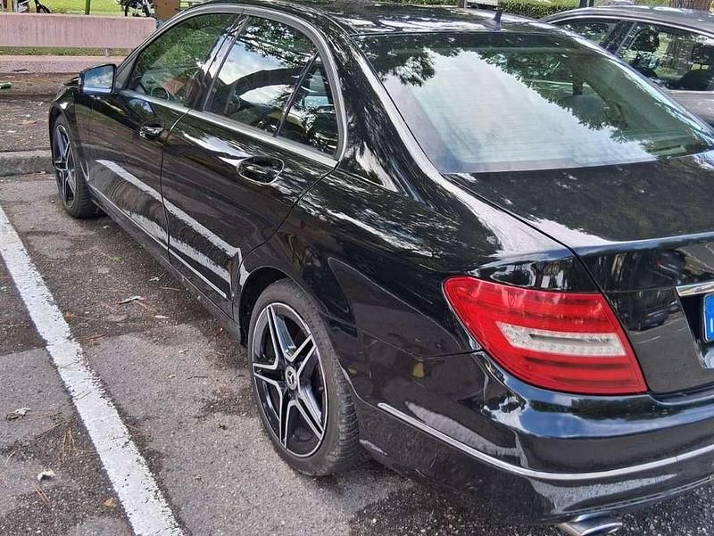 Usata Mercedes 220 Avantgarde 170 CV (125 kW) 2013 Nero Berlina