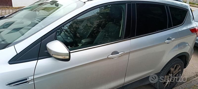 Usata Ford Kuga 140 CV (102 kW) 2014 Grigio SUV