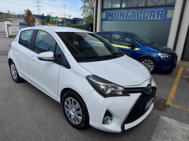 Usata Toyota Yaris 69 CV (50 kW) 2015 Bianco Utilitaria