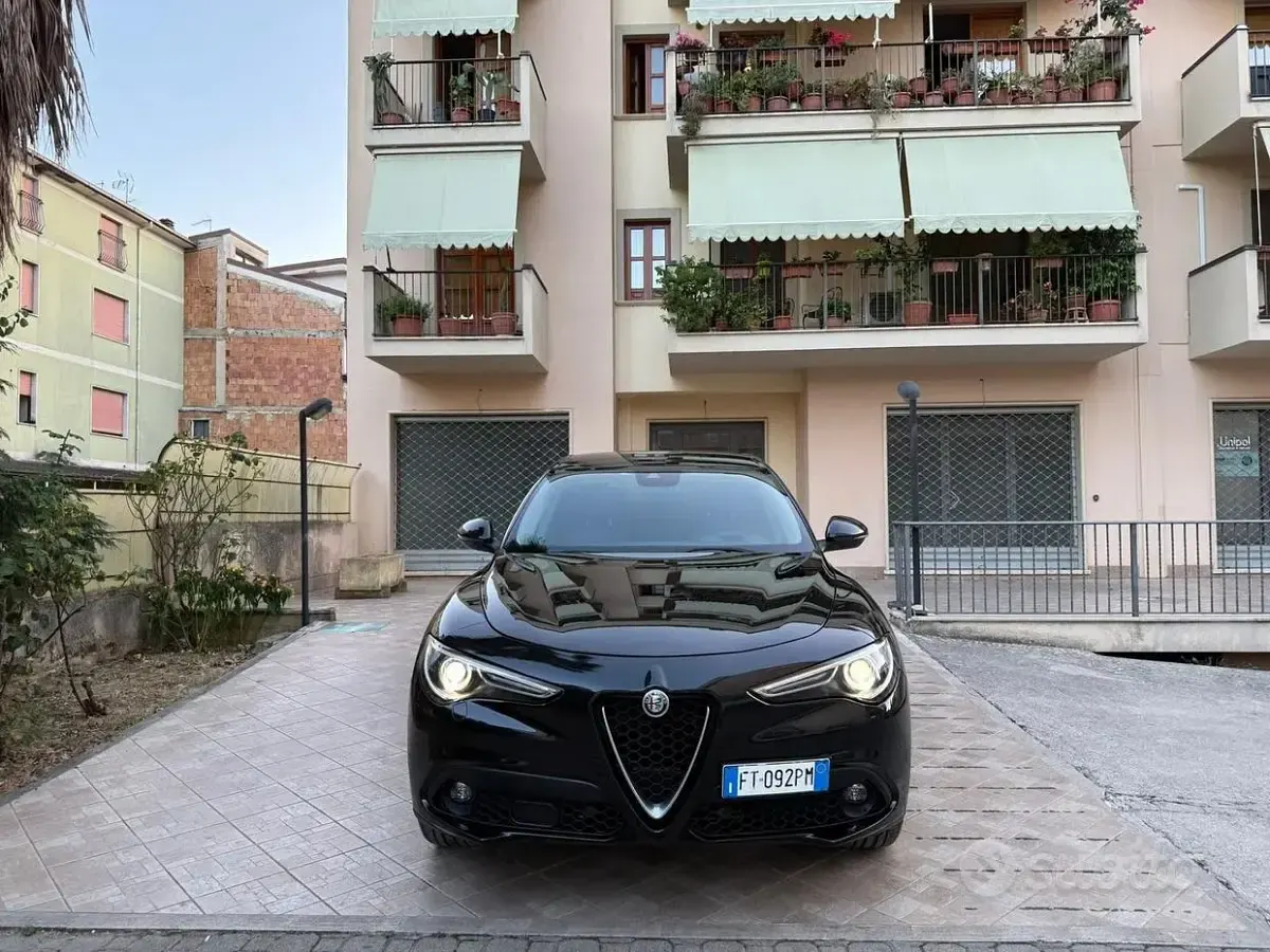 Usata Alfa Romeo Stelvio 209 CV (153 kW) 2019 Nero SUV