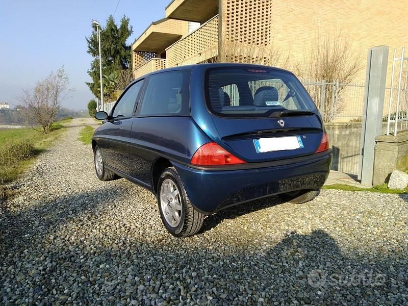 Usata Lancia Ypsilon 86 CV (63 kW) 1999 Blu Utilitaria