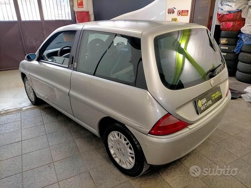 Usata Lancia Ypsilon 80 CV (58 kW) 2003 Grigio Utilitaria