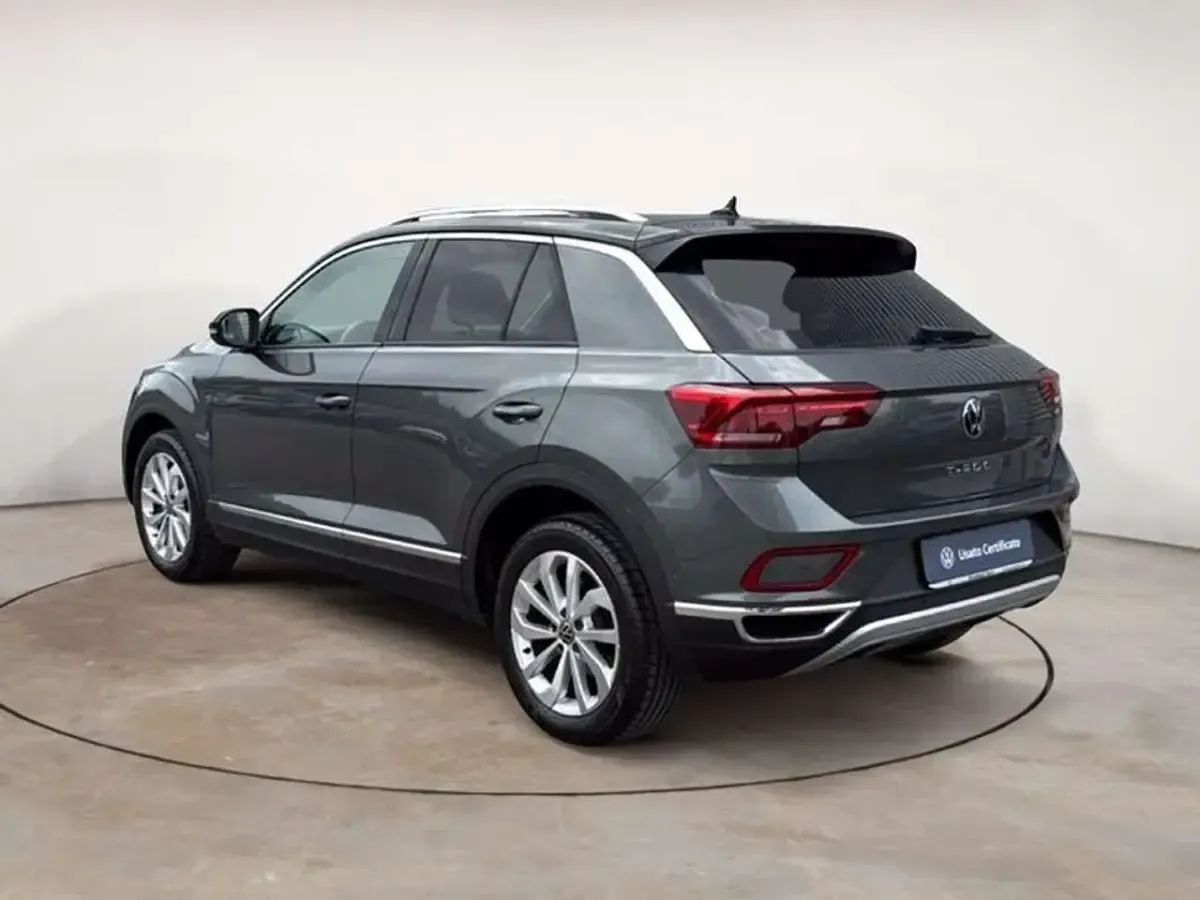 Usata VW T-Roc Style 110 CV (80 kW) 2023 Grigio metallizzato SUV