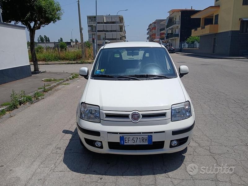 Usata Fiat Panda Dynamic 69 CV (50 kW) 2011 Bianco Utilitaria